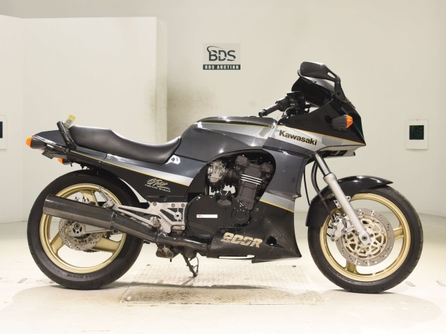 Kawasaki GPZ900R