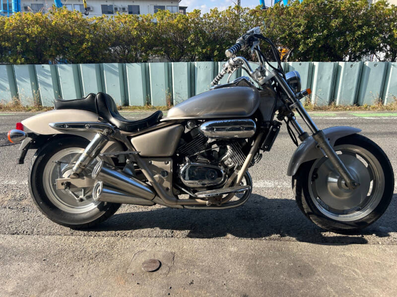 Honda MAGNA250