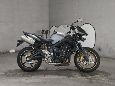 Triumph STREET TRIPLE R