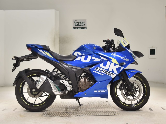 Suzuki GIXXER250SF