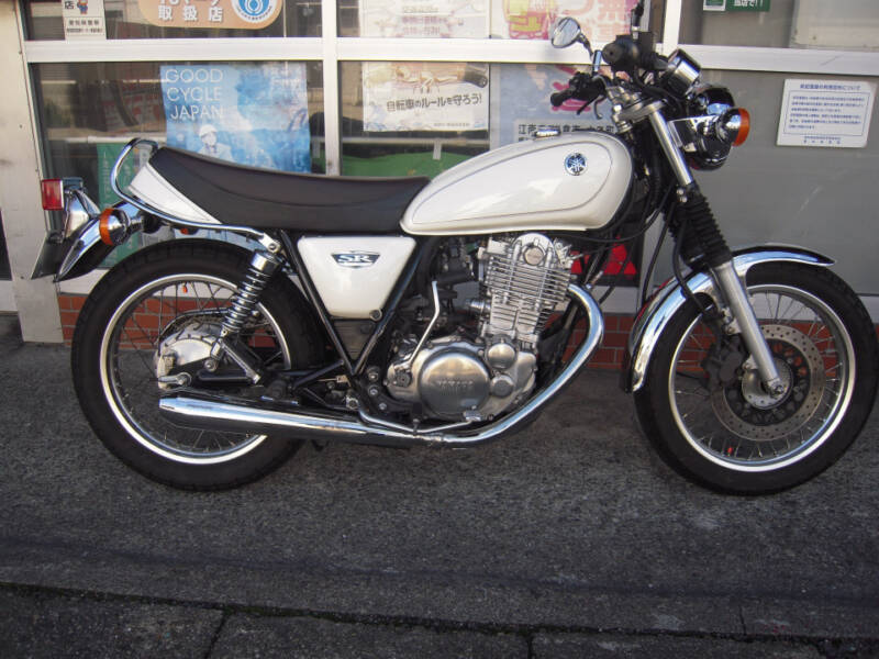 Yamaha SR400