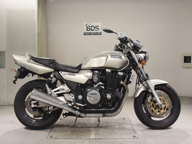 Yamaha XJR1200