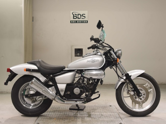 Honda MAGNA50
