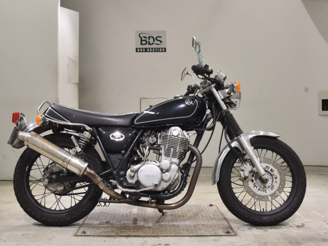 Yamaha SR400