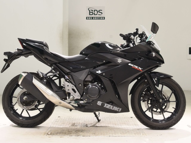 Suzuki GSX250RA