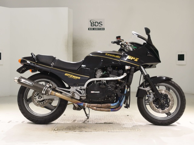 Kawasaki GPZ900R