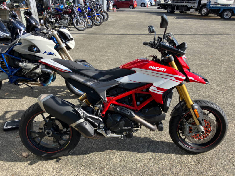 Ducati HYPERSTRADA 821