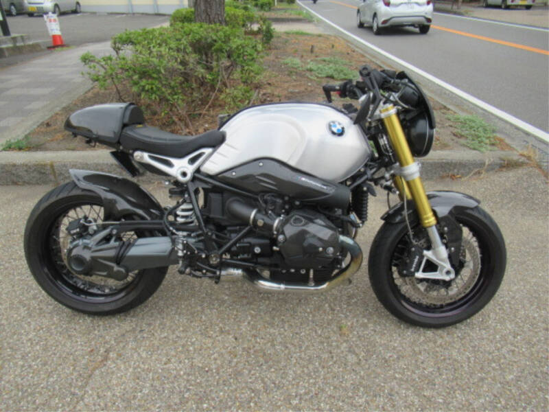 BMW R NINE T