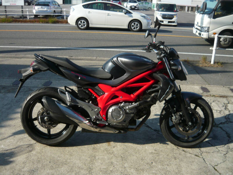 Suzuki GLADIUS SFV400A