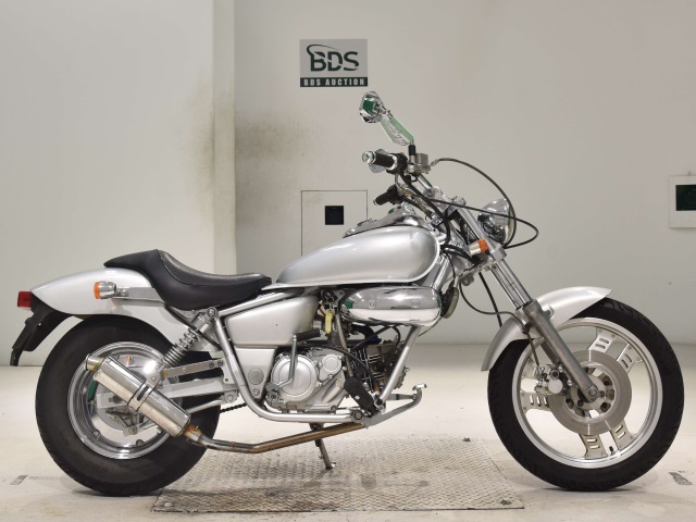 Honda MAGNA50