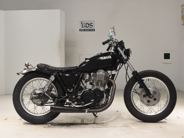 Yamaha SR400-2