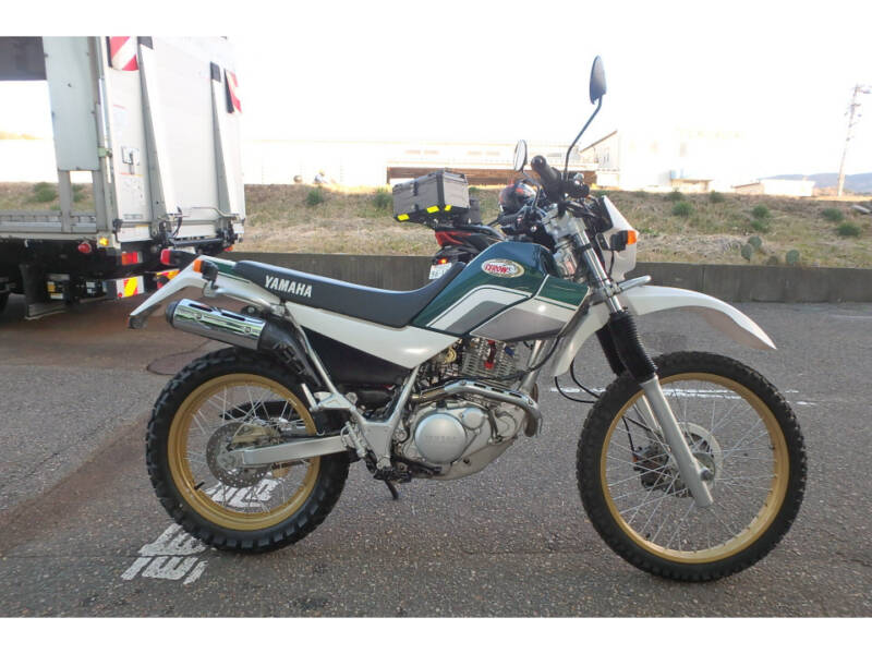 Yamaha SEROW XT225