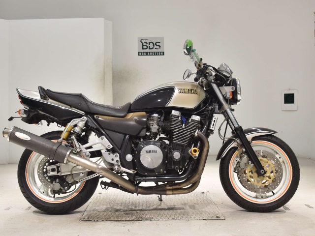 Yamaha XJR1200