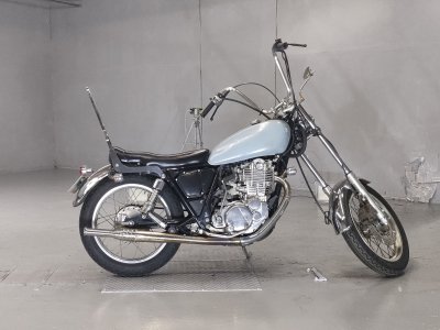 Yamaha SR400