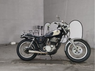Yamaha SR400