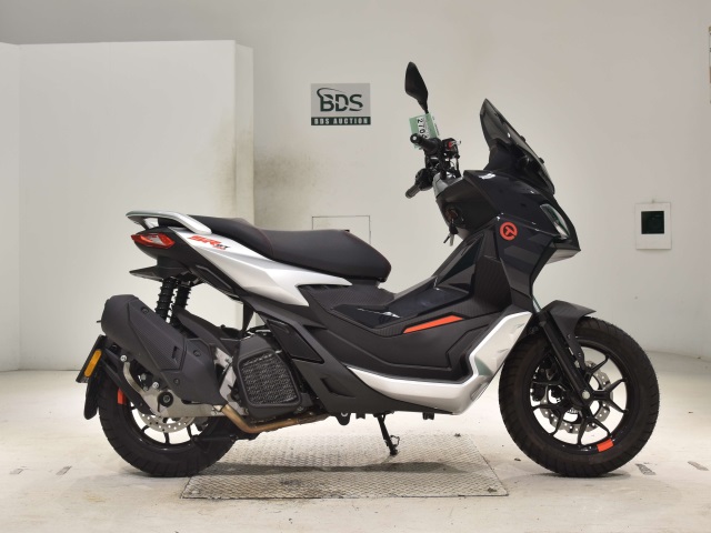 Aprilia SR GT200