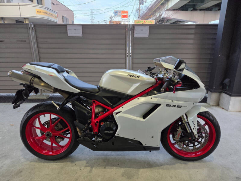 Ducati 848