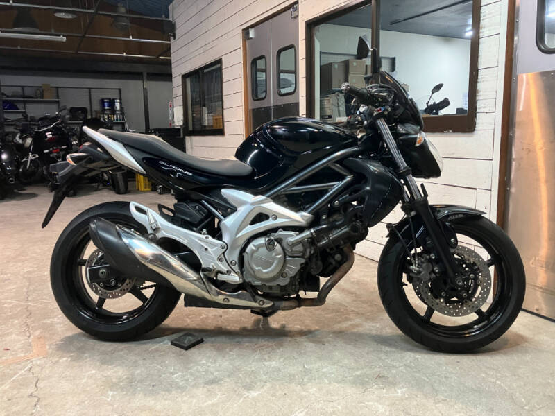 Suzuki GLADIUS SFV400A