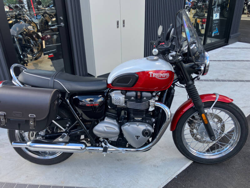 Triumph BONNEVILLE T100