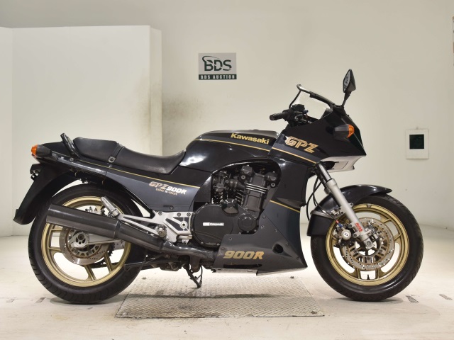 Kawasaki GPZ900R