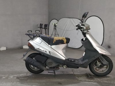 Suzuki ADDRESS V100