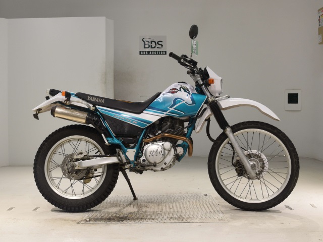 Yamaha SEROW XT225