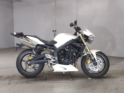 Triumph STREET TRIPLE