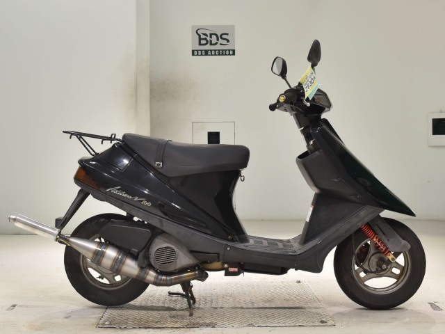 Suzuki ADDRESS V100