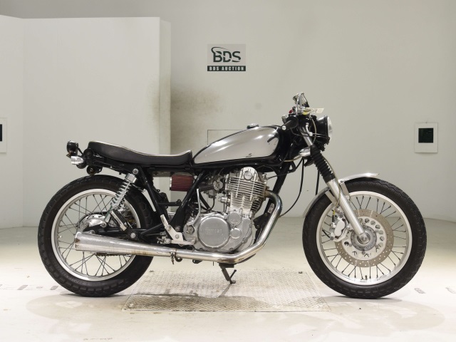 Yamaha SR400