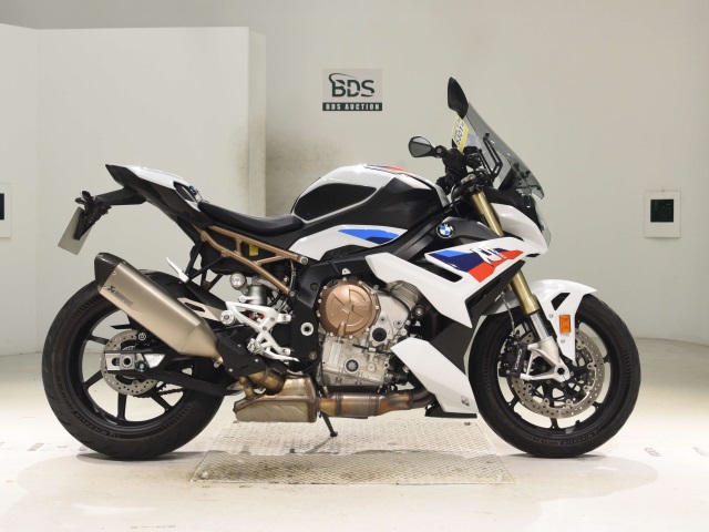 BMW s1000r m package