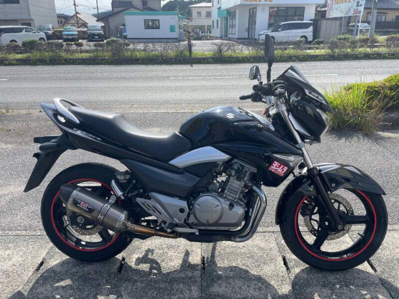 Suzuki GSR250