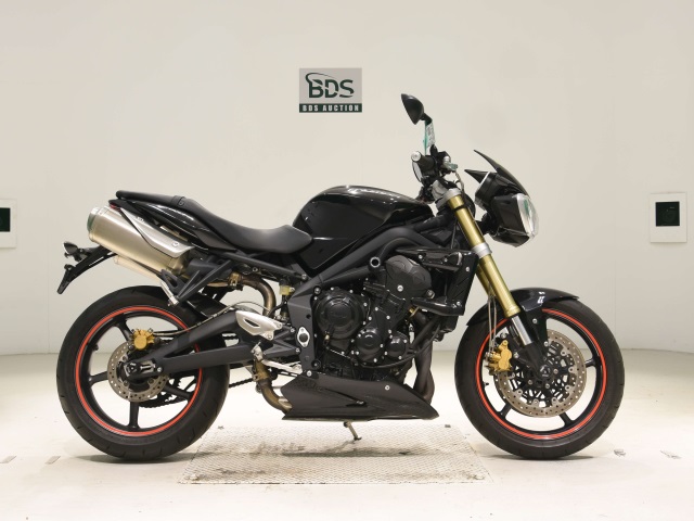 Triumph STREET TRIPLE