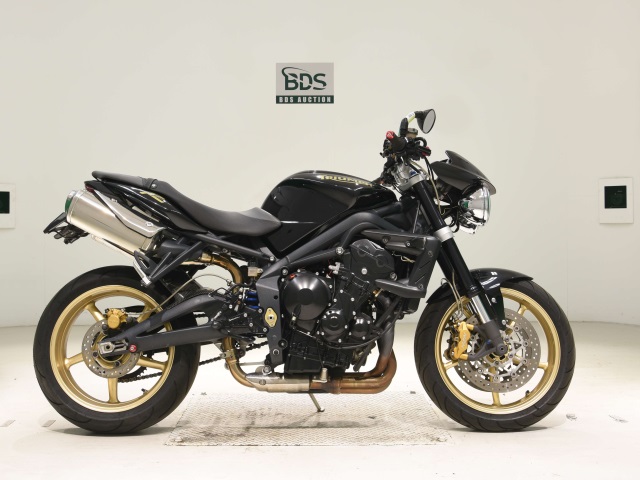 Triumph STREET TRIPLE