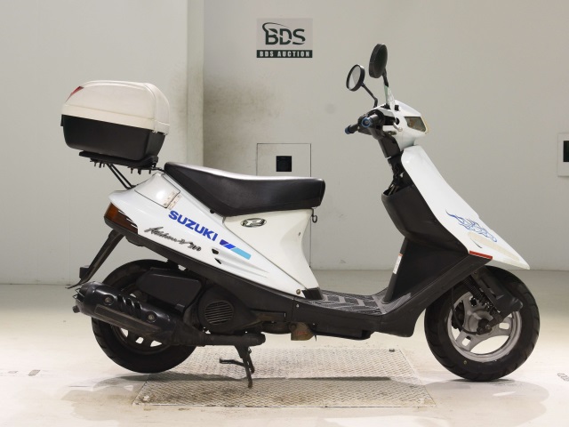 Suzuki ADDRESS V100