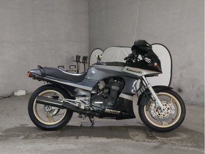 Kawasaki GPZ900R