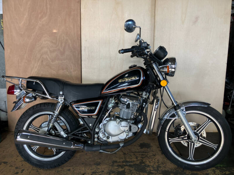 Suzuki GN125-2F