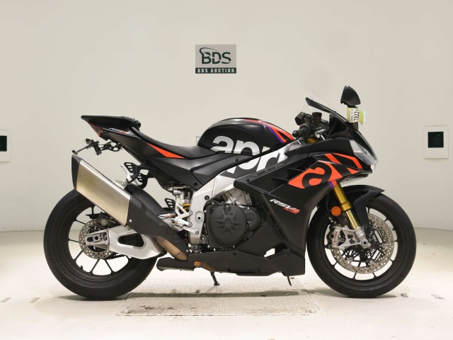 Aprilia rsv4 1100 factory