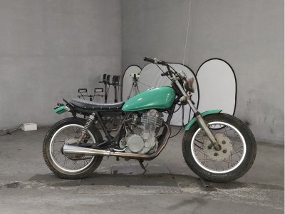Yamaha SR400