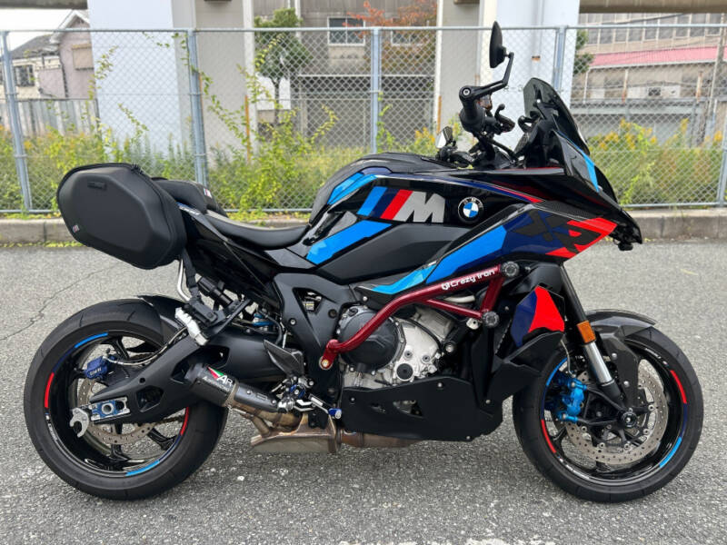 BMW M1000XR