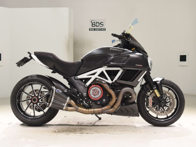 Ducati DIAVEL CARBON