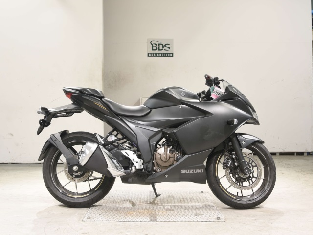 Suzuki GIXXER250SF