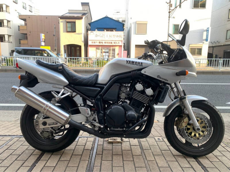 Yamaha FZ400