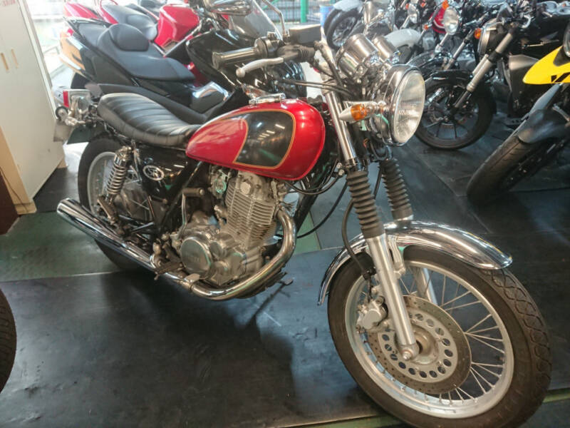 Yamaha SR400
