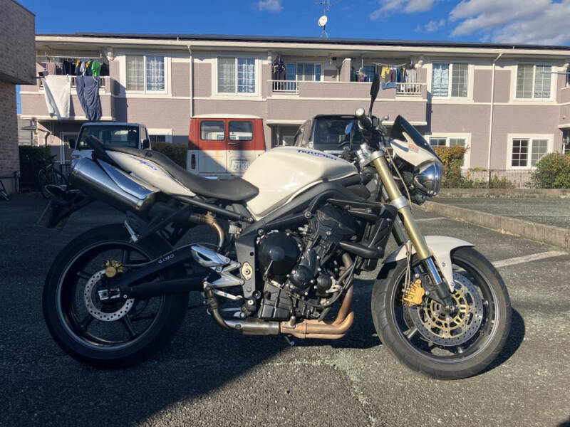 Triumph STREET TRIPLE