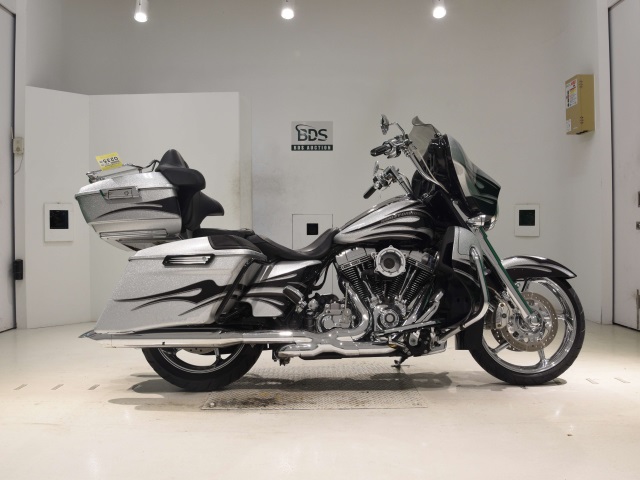 HD STREET GLIDE FLHXSE1800
