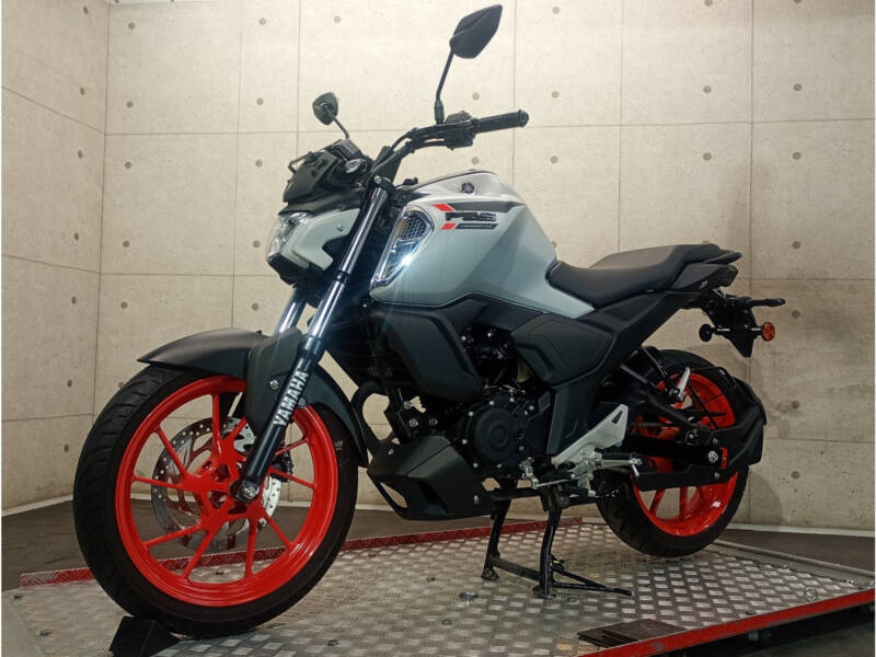 Новый Yamaha FZS 25 (FZS-FI)