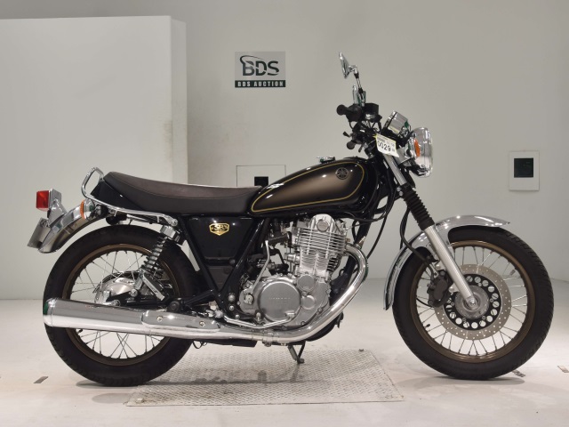 Yamaha SR400 2021