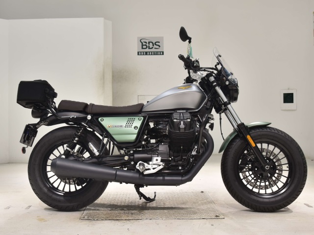 Moto Guzzi V9 BOBBER 2021