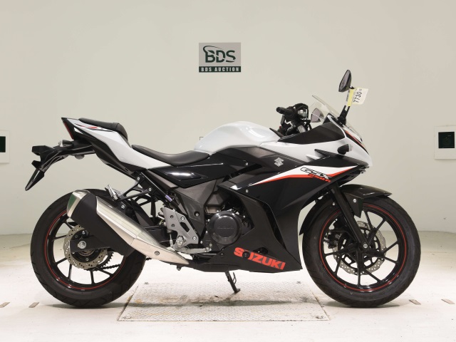 Suzuki GSX250RA