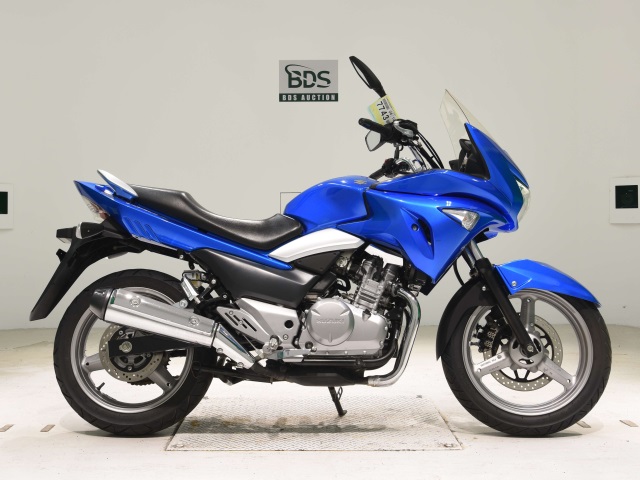 Suzuki GSR250S